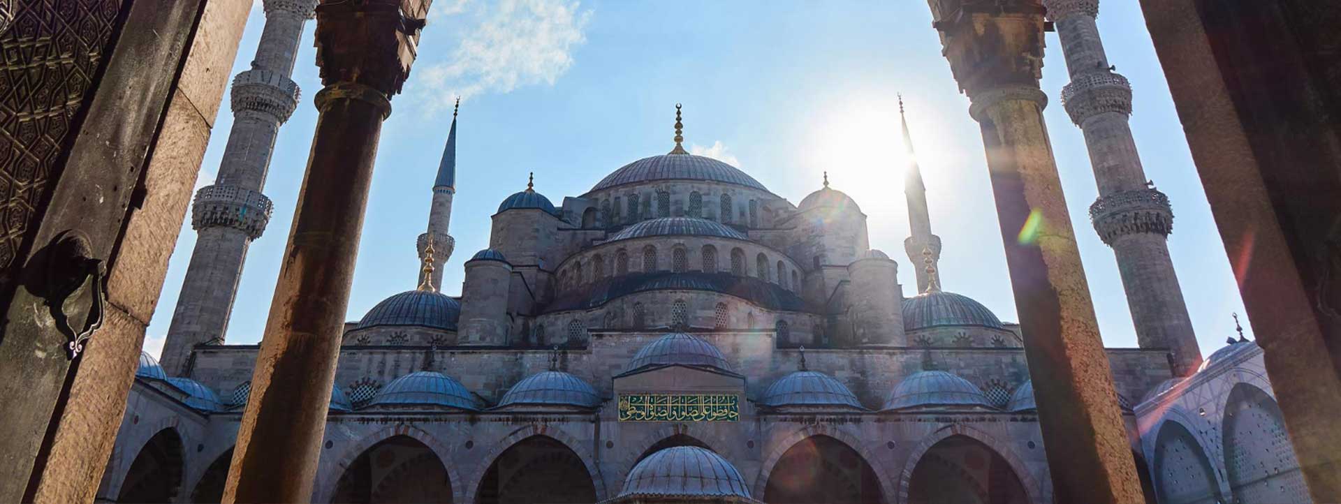 İstanbul'un Mimari Harikaları Tarihi ve Modern Çatışmanın Buluştuğu Noktalar 